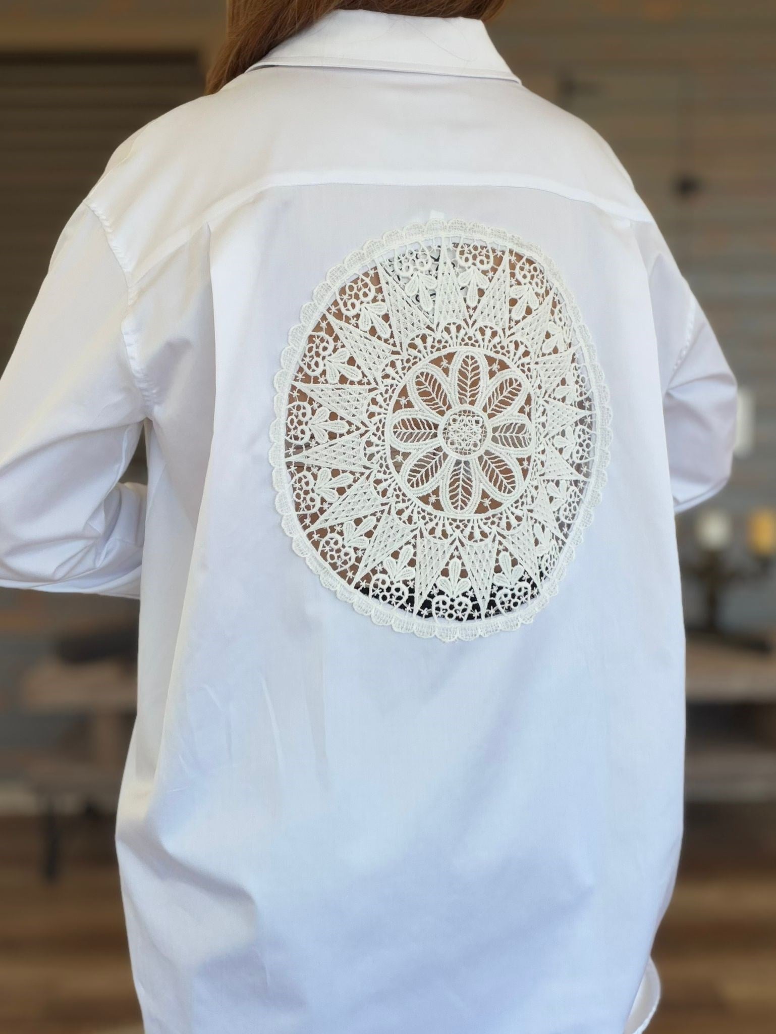 Arka Güpür Armalı Gömlek