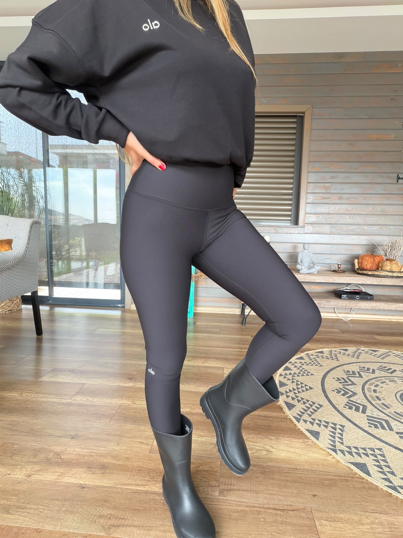 Gümüş Logolu Toparlayıcı Spor Tayt