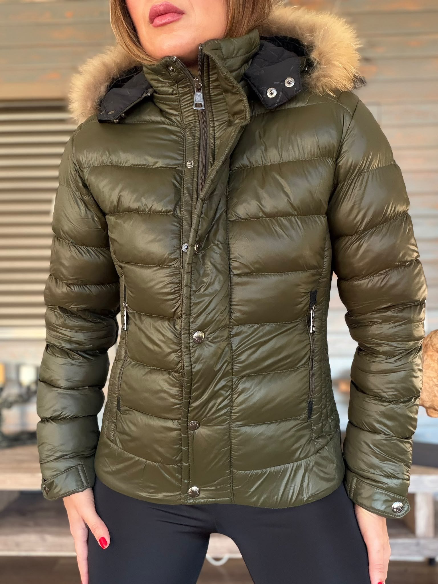 Klasik Marka Logolu Düğme Kapamalı Şişme Mont
