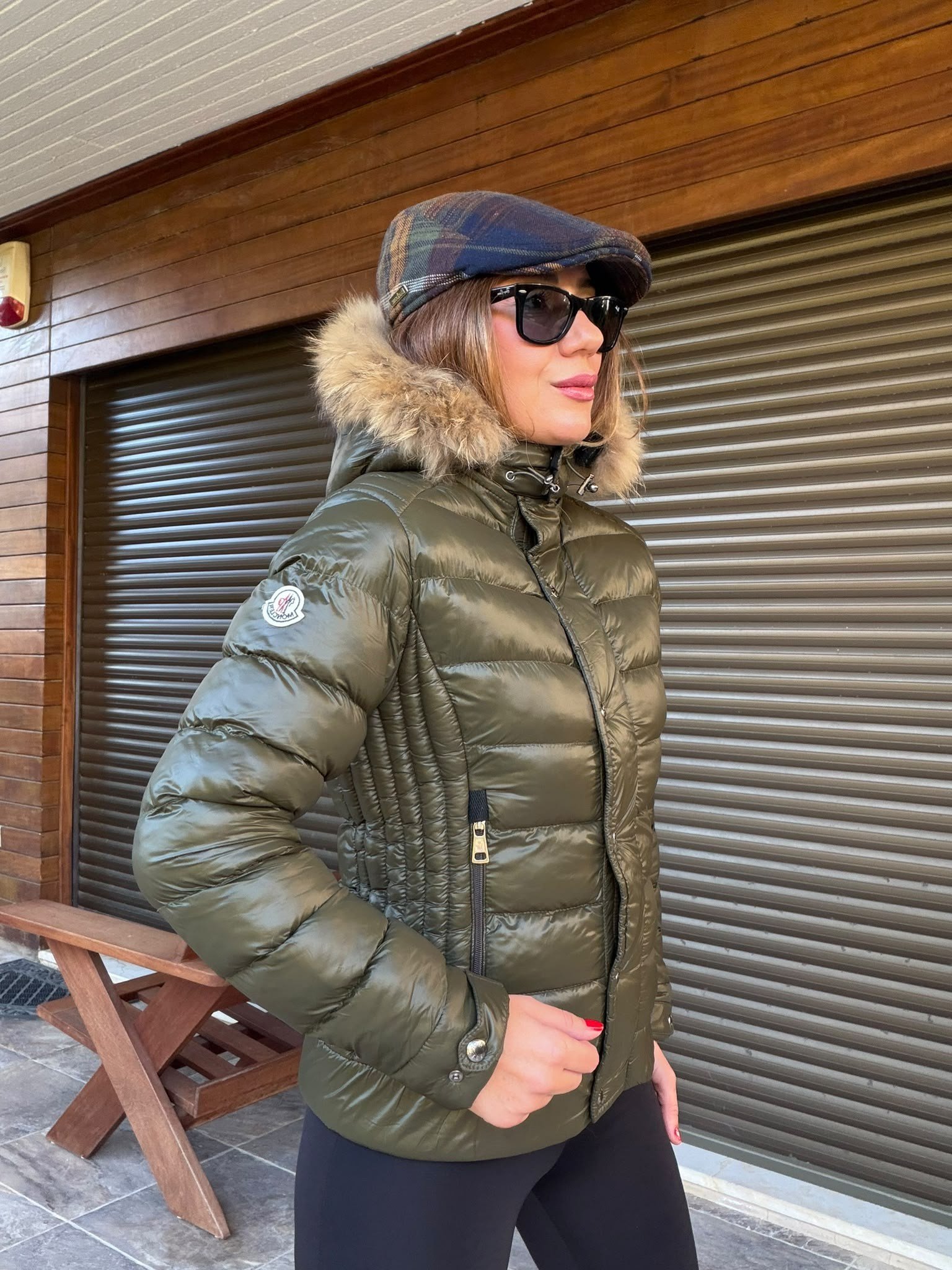 Klasik Marka Logolu Düğme Kapamalı Şişme Mont