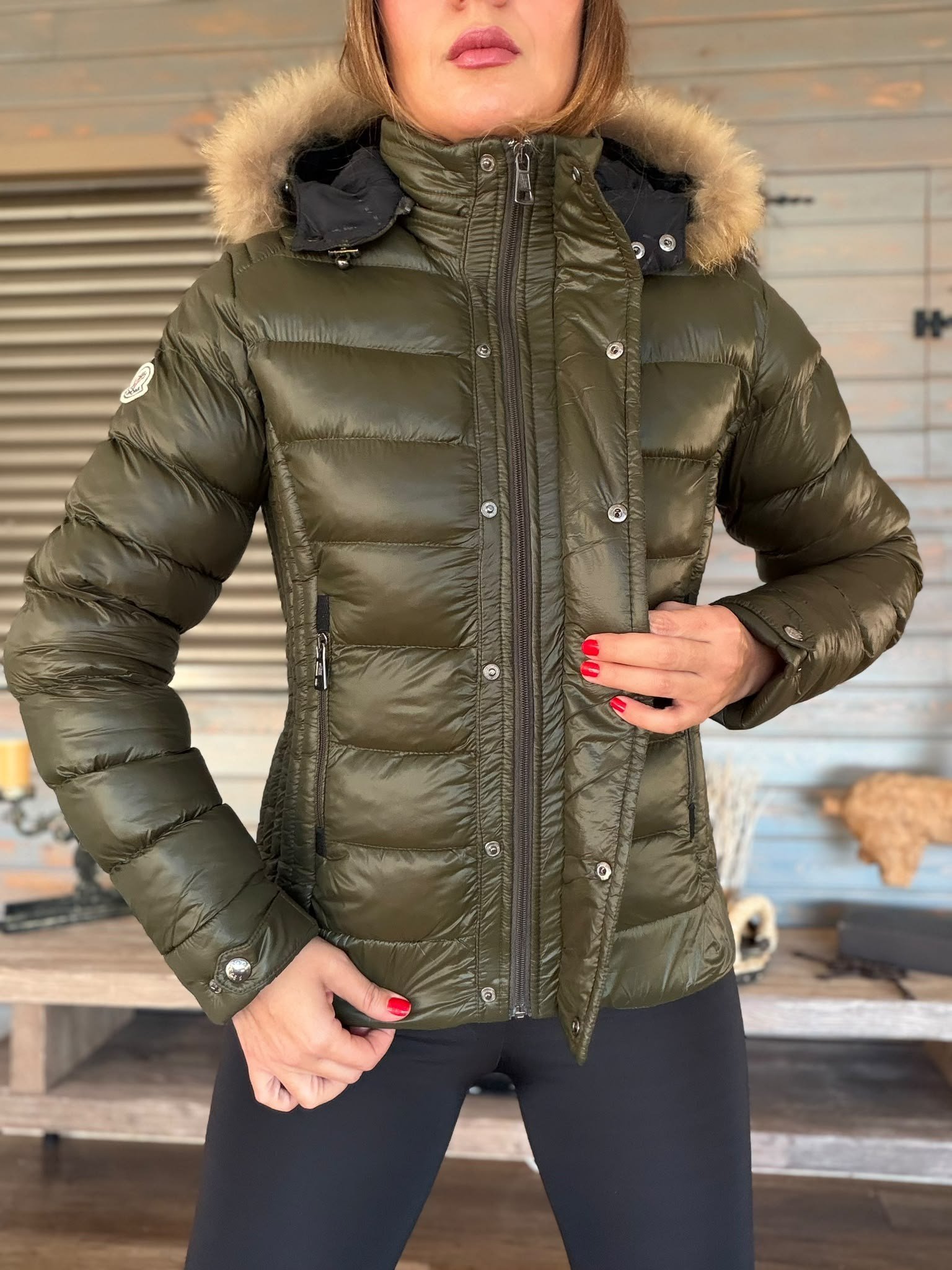Klasik Marka Logolu Düğme Kapamalı Şişme Mont