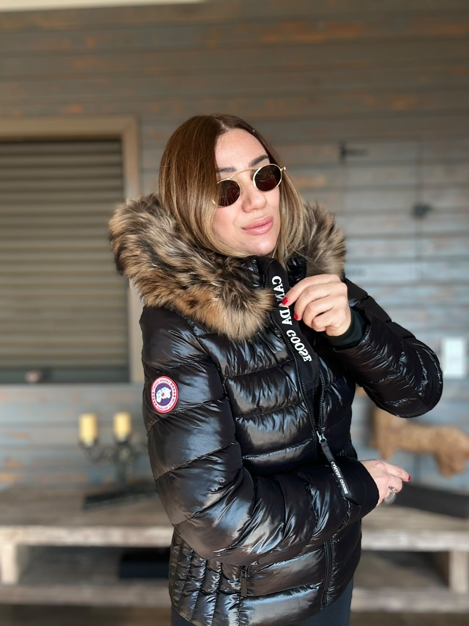 Kolda Nakış Logo Çıkartılabilir Kapşon ve Kürk Detaylı Şişme Mont