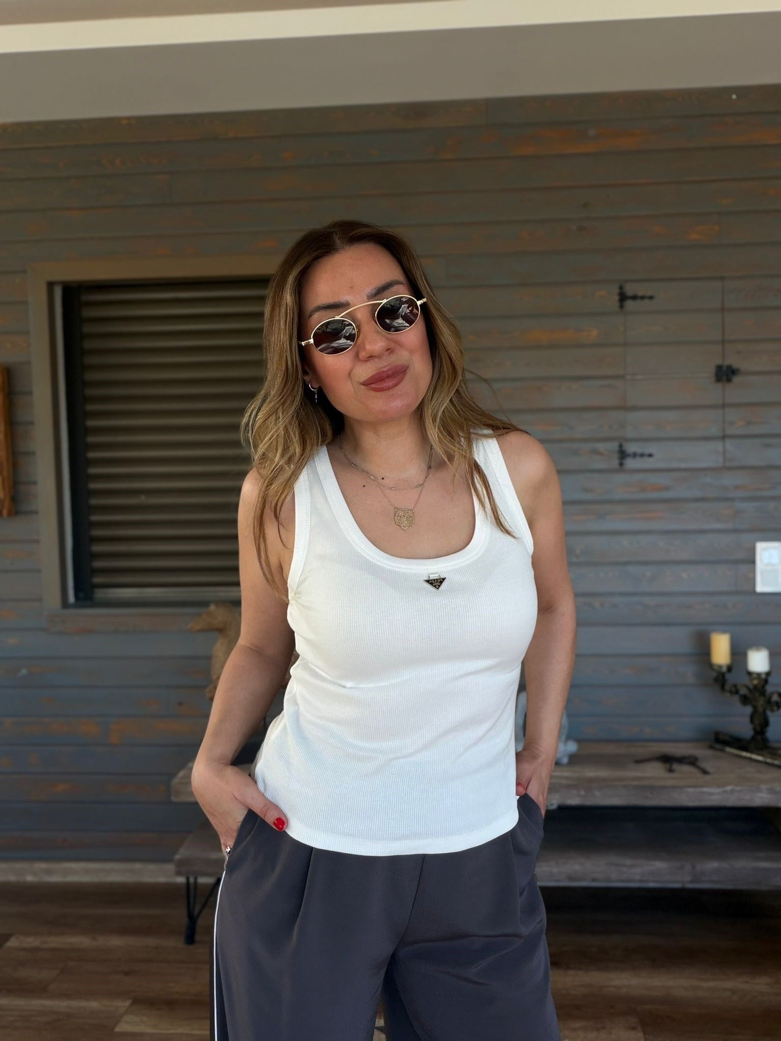 Ön Orta Metal Logolu Askılı Body