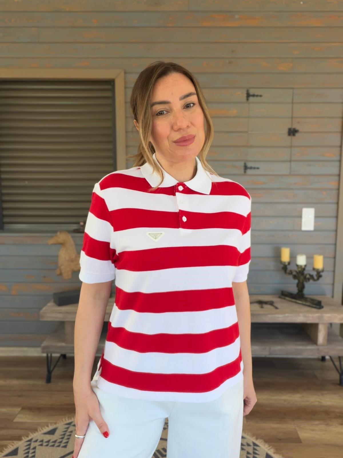Sol Göğüs Metal Logolu Ringelli Yakalı T-Shirt
