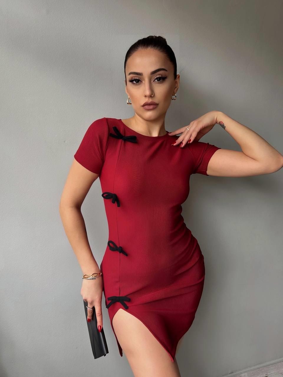 Kurdele Detaylı Yırtmaçlı Elbise - Kırmızı