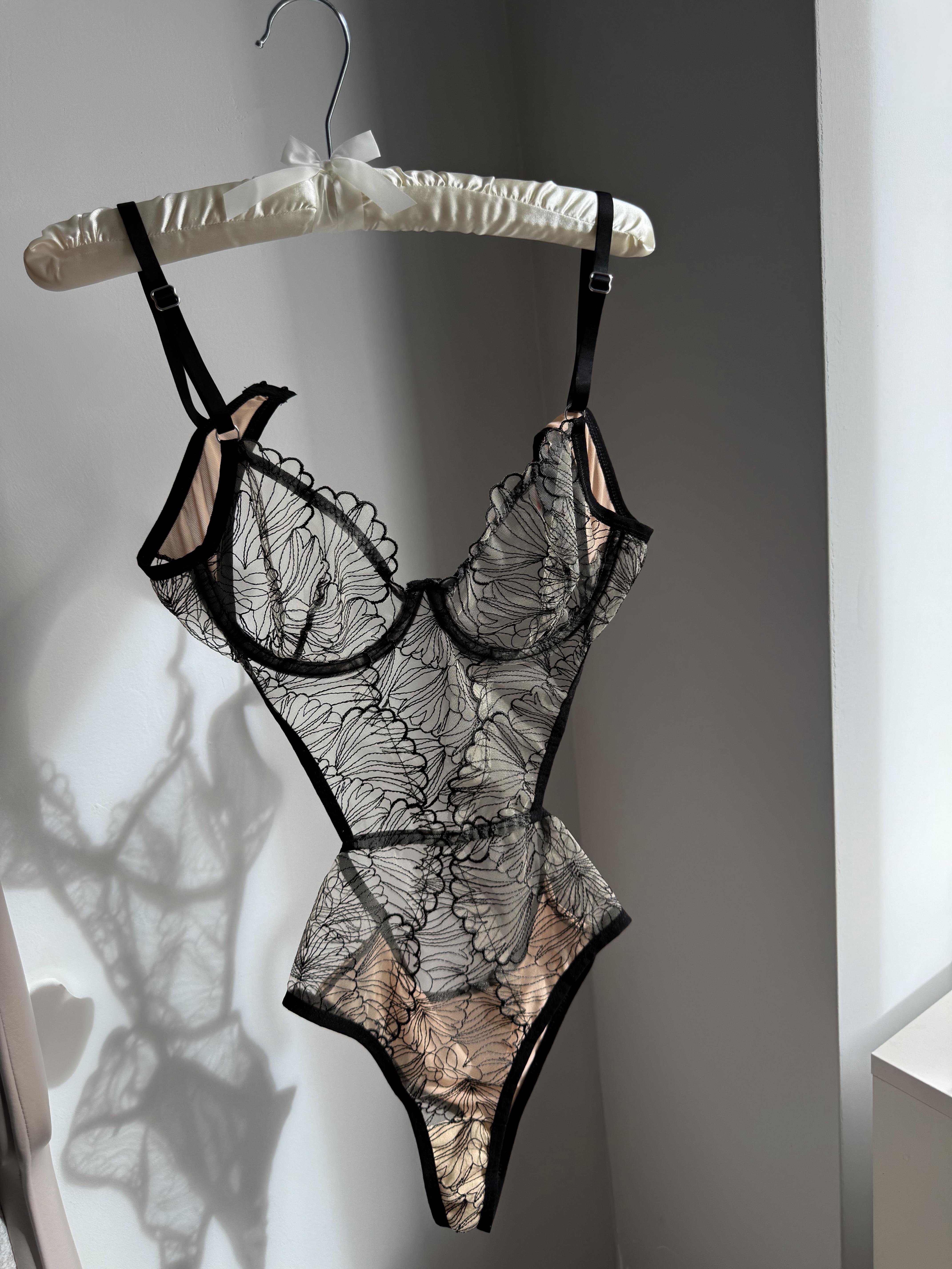 Laura Siyah Bodysuit