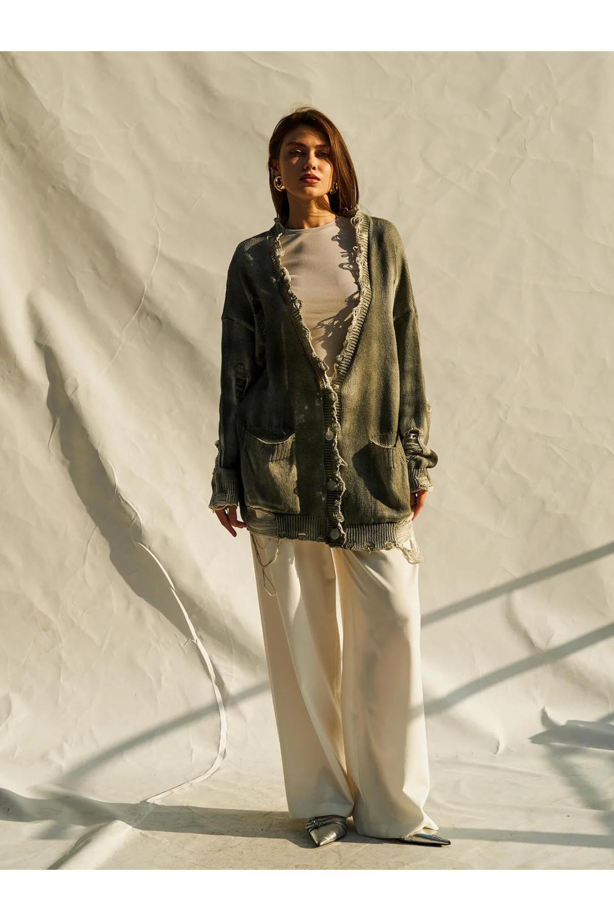 cift-renkli-oversize-dugmeli-triko-hir-04-806.jpg