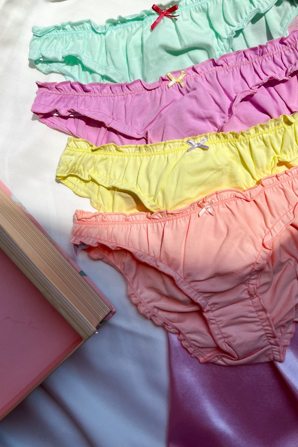 4’lü Renkli Fırfırlı Külot Takımı — turuncu, sarı, pembe ve mint renkli fırfırlı slip külot seti