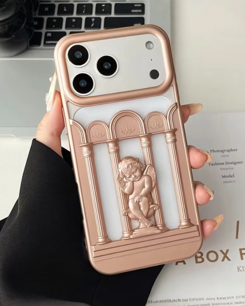 Telefon KılıfıIphone Uyumlu Telefon Rengini Gösteren 3D Melek Kabartmalı Lüks Kılıf