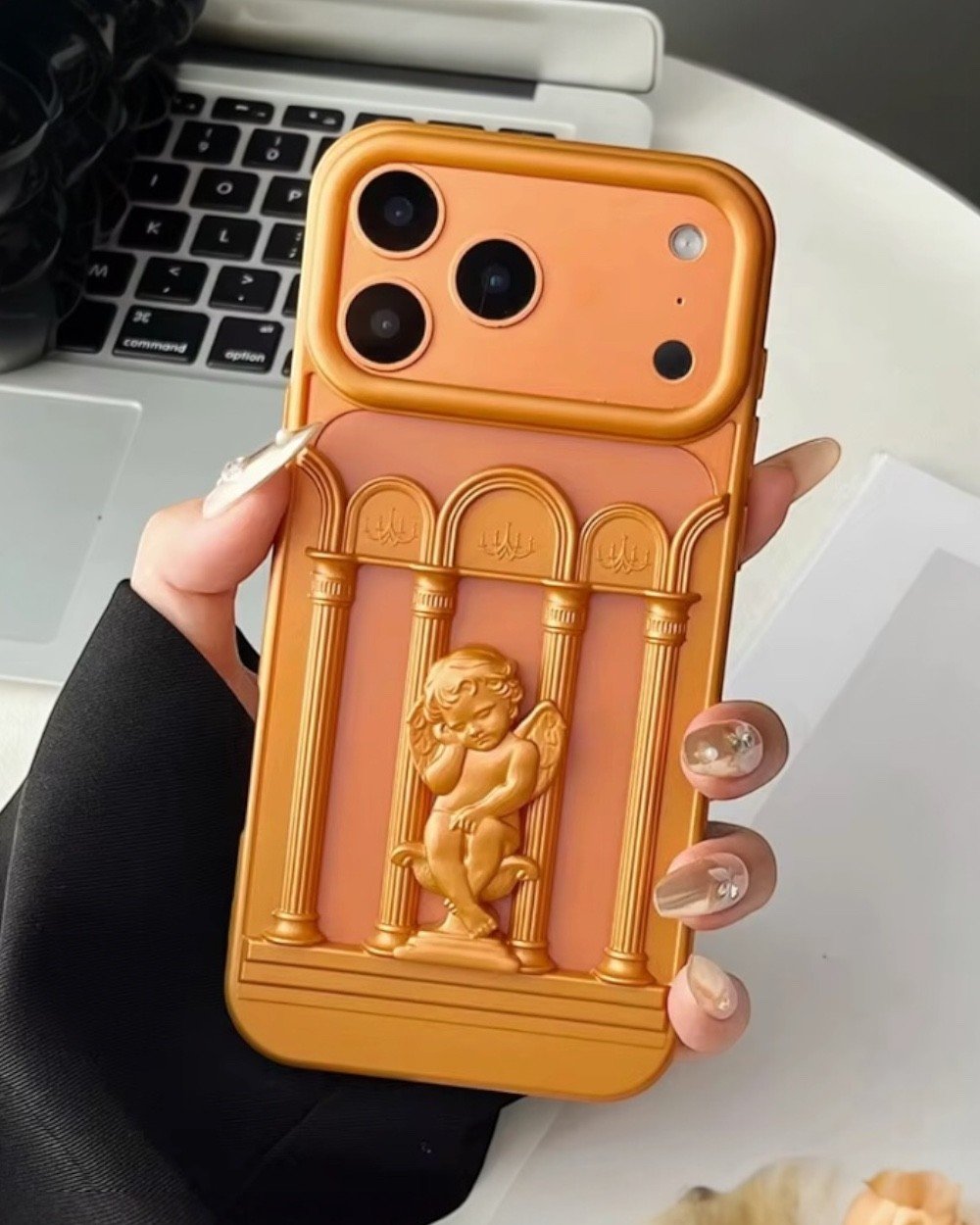 Telefon KılıfıIphone Uyumlu Telefon Rengini Gösteren 3D Melek Kabartmalı Lüks Kılıf