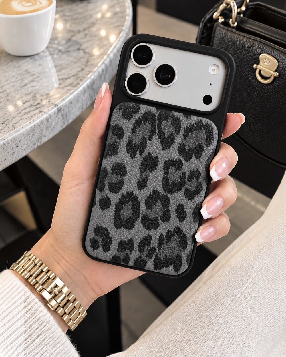Telefon KılıfıIphone Uyumlu Yumuşak Puf Deri Dokulu Leopar Desenli Kılıf