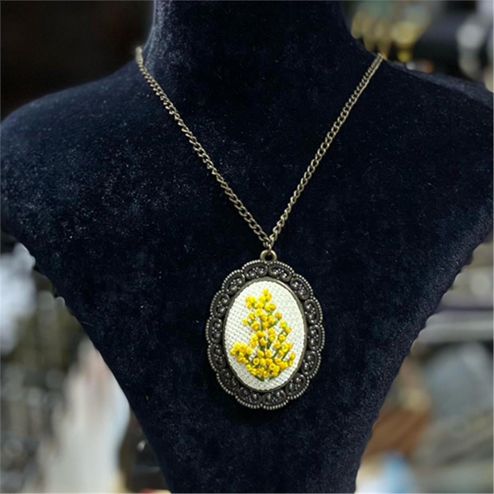 Desenli Nakış Kolye