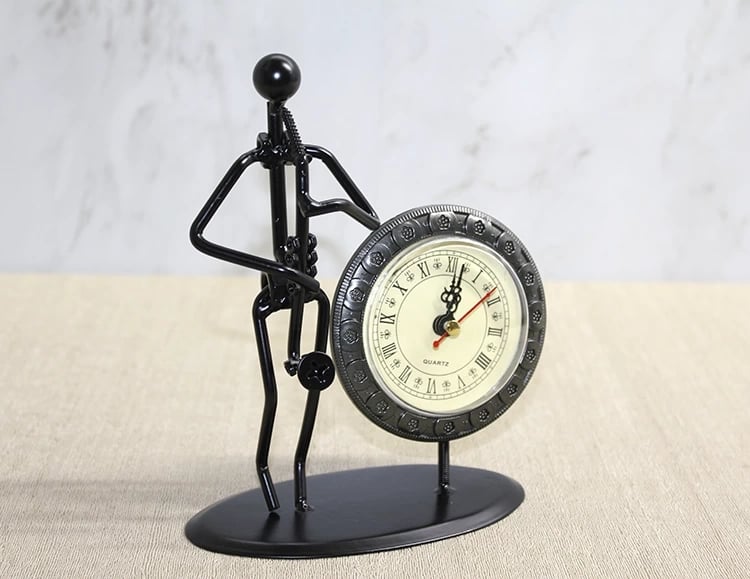 Metal Saatli Saksafon Çalan Müzisyen Alk4335