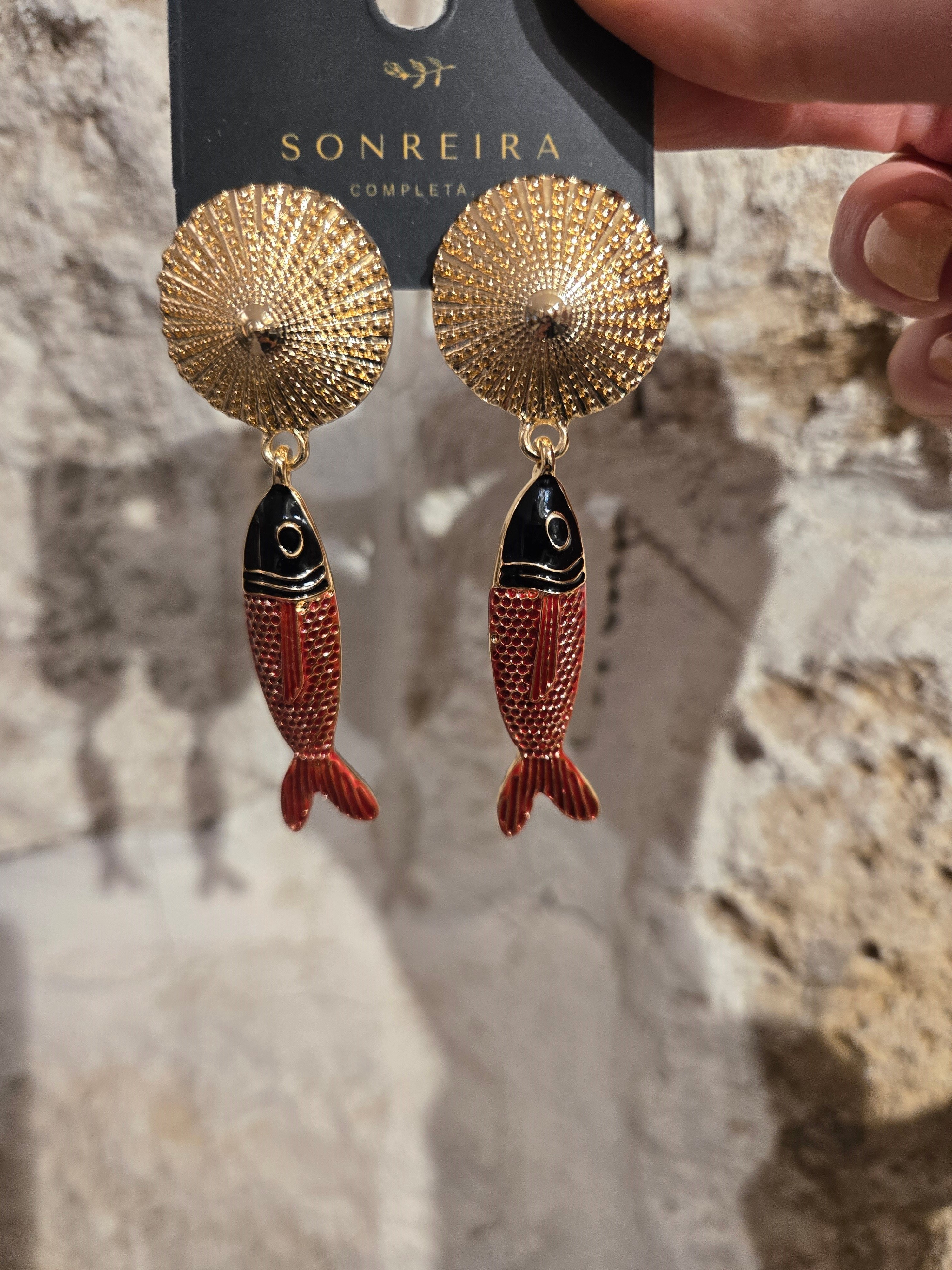Kırmızı Balıklı Gold Detay Küpe