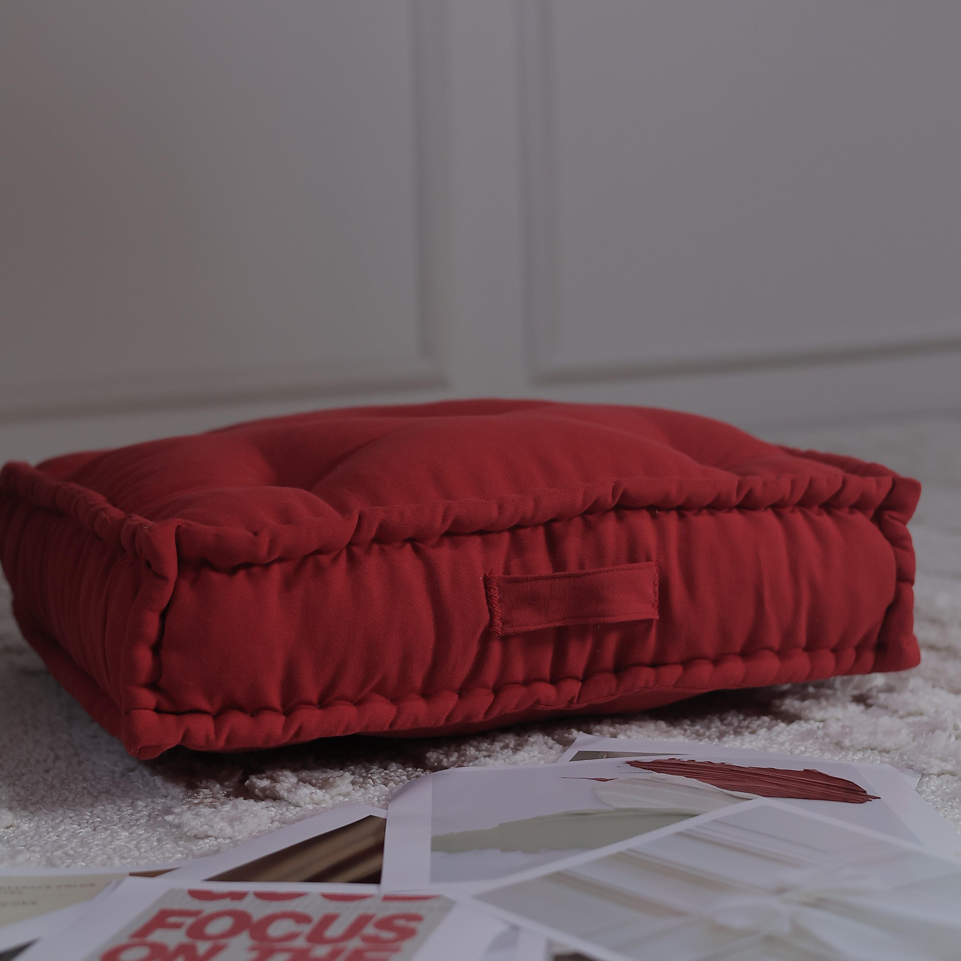 Kissy Red Biscuit Minder
