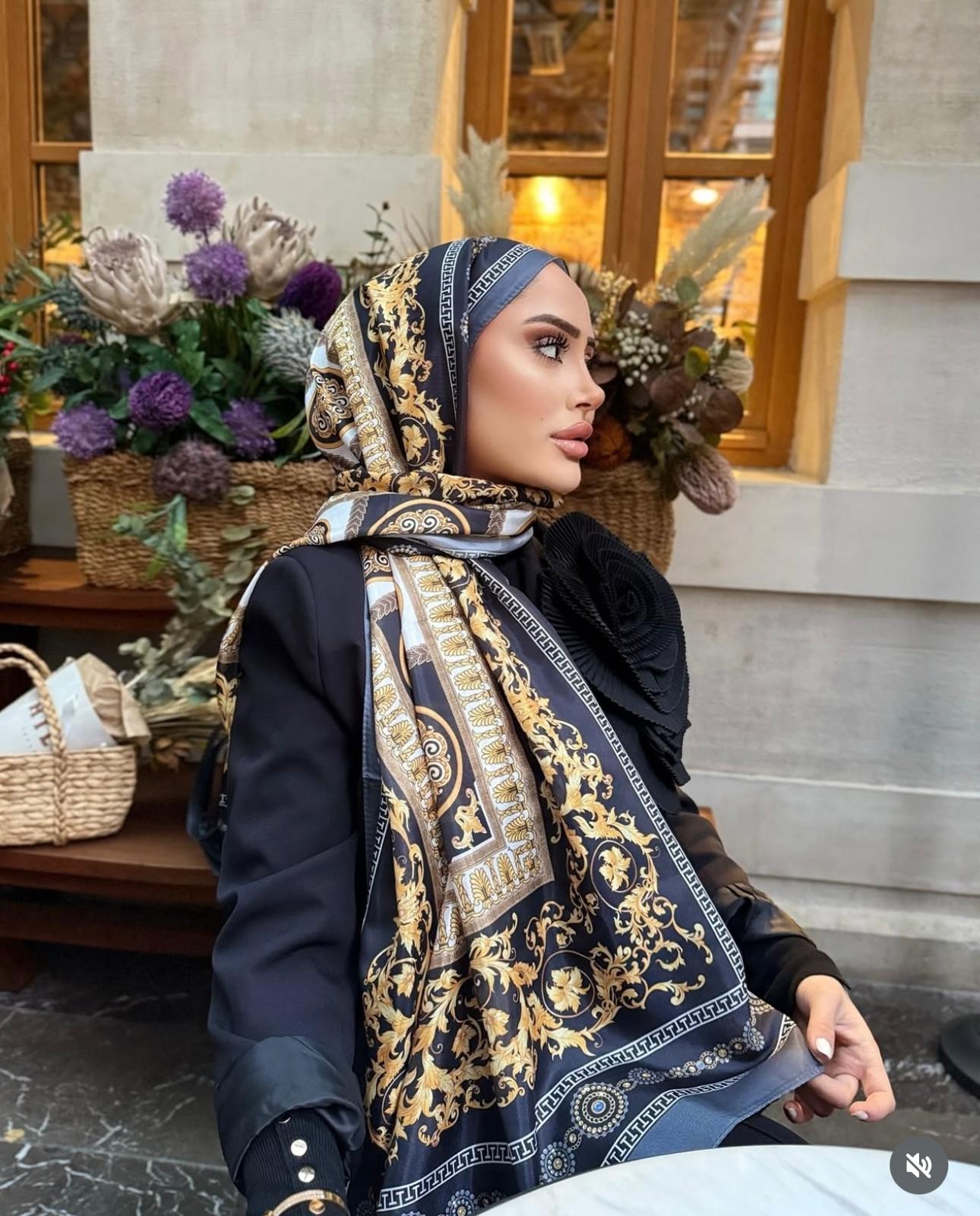 Vers Model Şal Siyaha Gold
