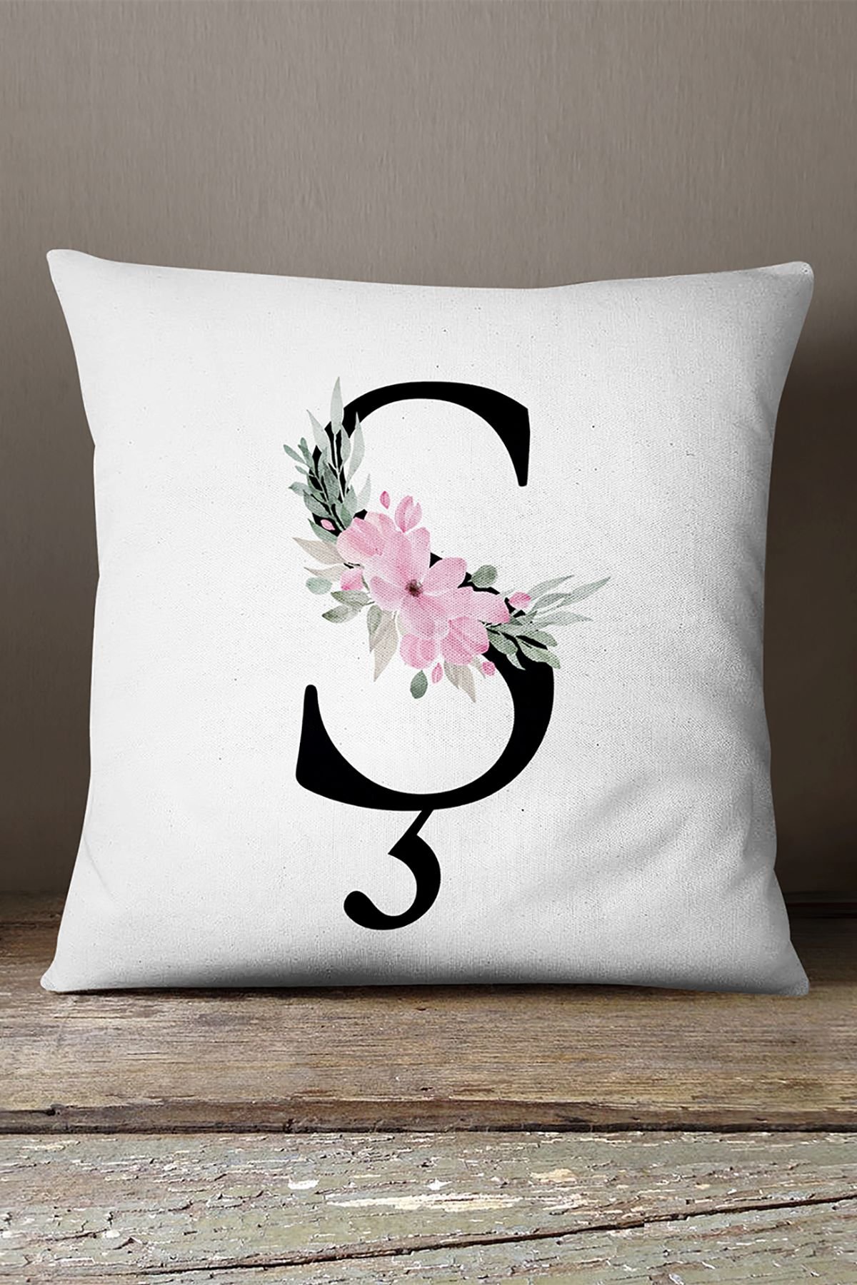 Kadife Babyface Çift Tarafı Pembe Çiçekli Harfli Kırlent Kılıfı - Ş Harfi