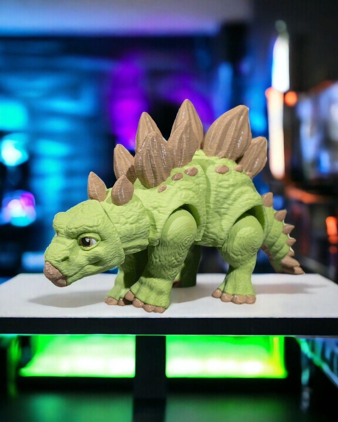 Hareketli Stegosaurus Figürü