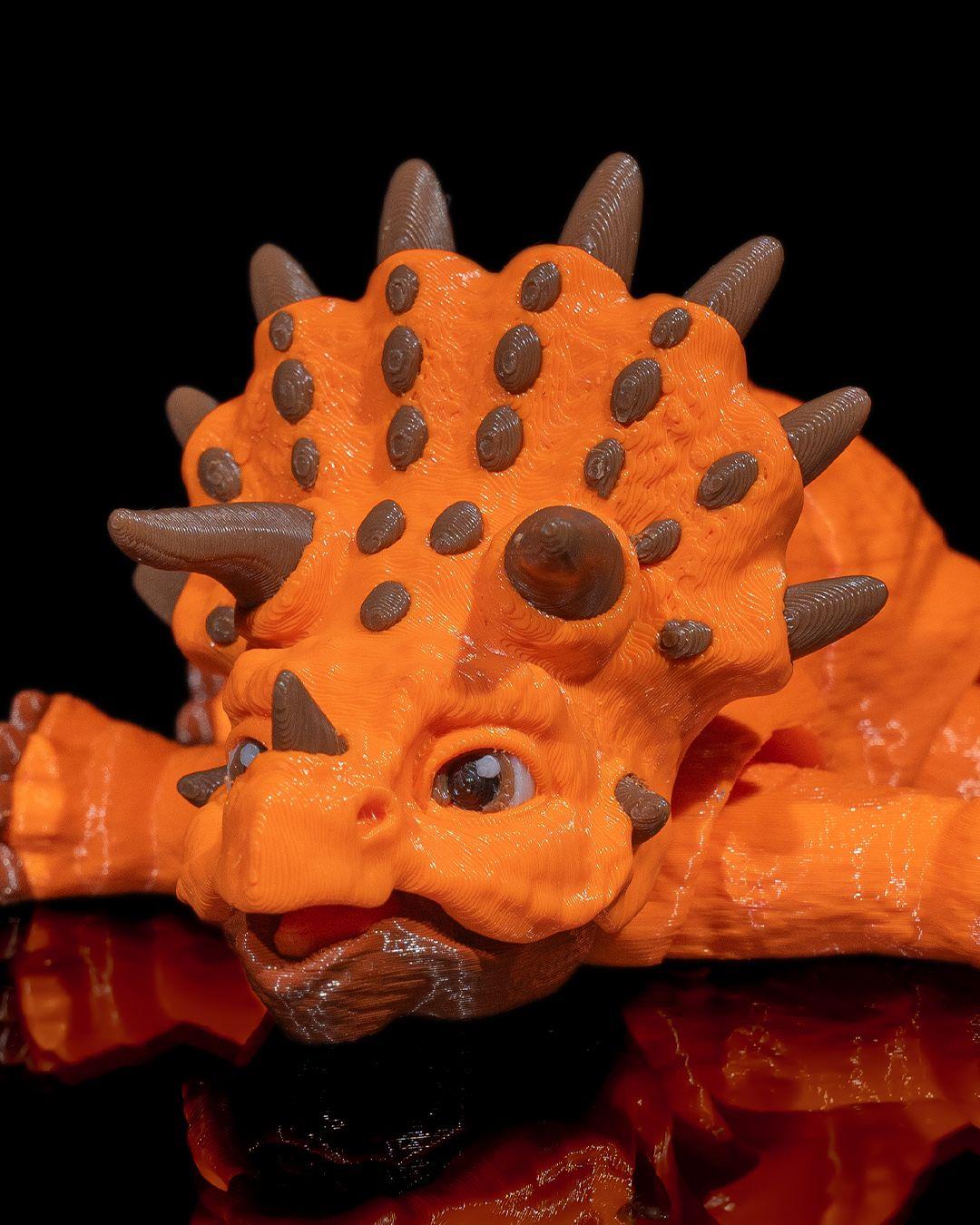 Hareketli Triceratops Figürü