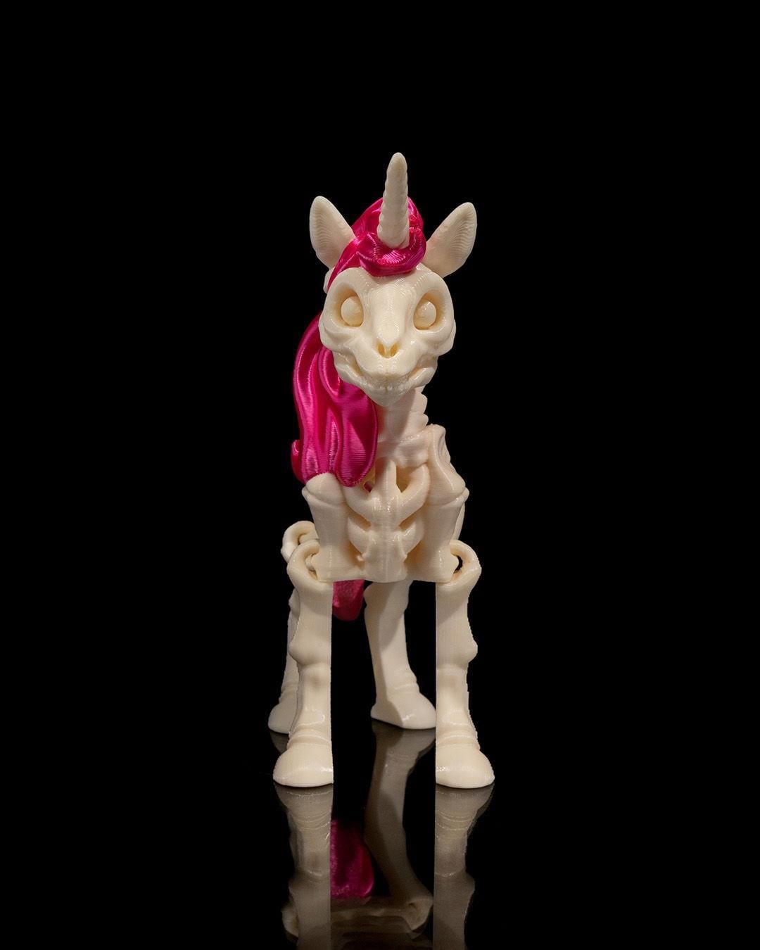 iskelet-unicorn-a7667a.jpg