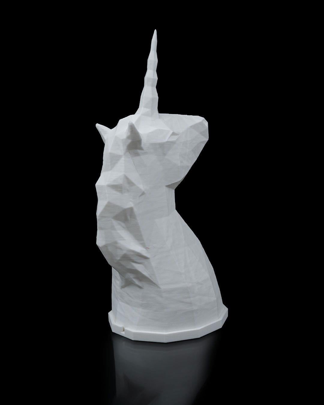 low-poly-unicorn-masa-lambasi-ca94bf.jpg