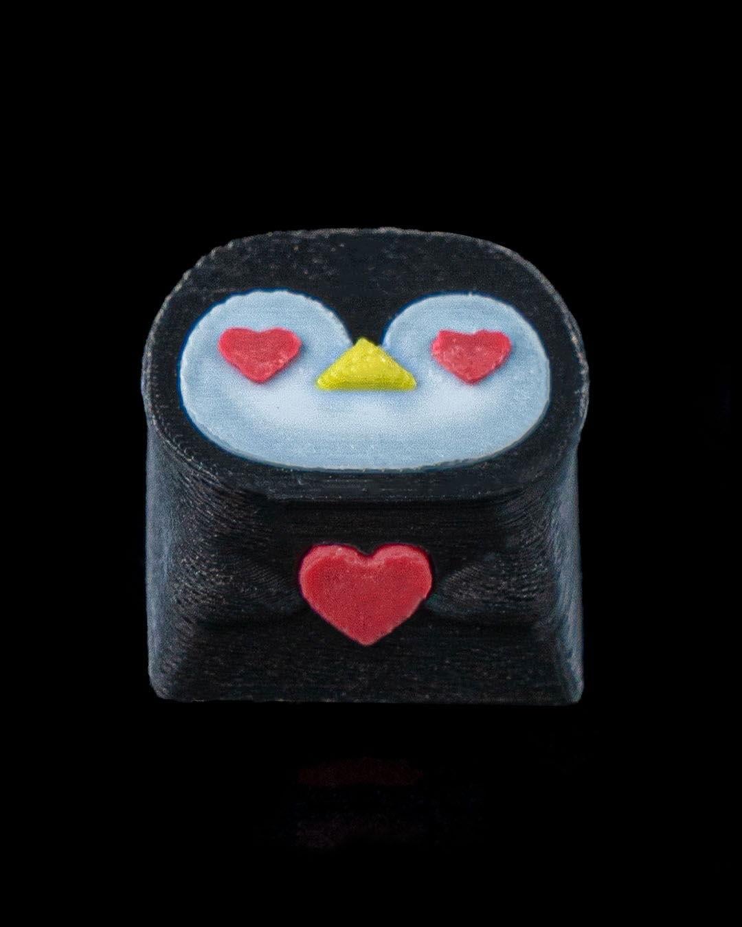 sevgi-dolu-penguen-keycap-fd6-a1.jpg