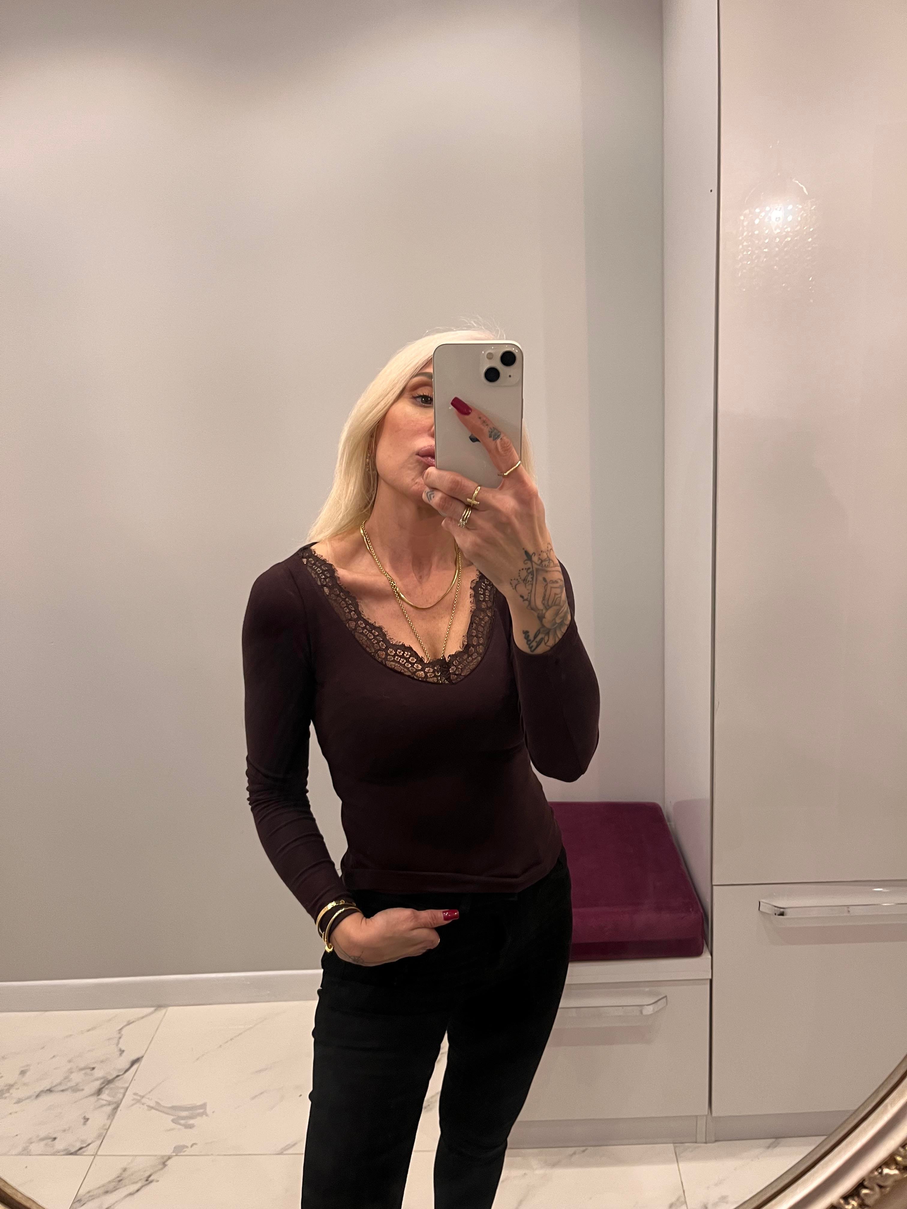 Kahve V Yaka Dantel Detaylı Bluz