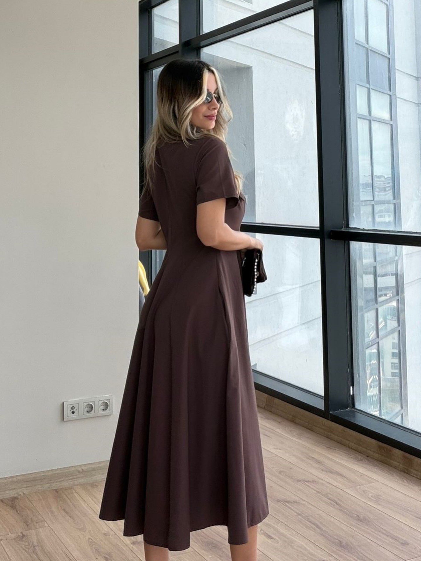Kahve Yakası Fermuar Detaylı Poplin Elbise