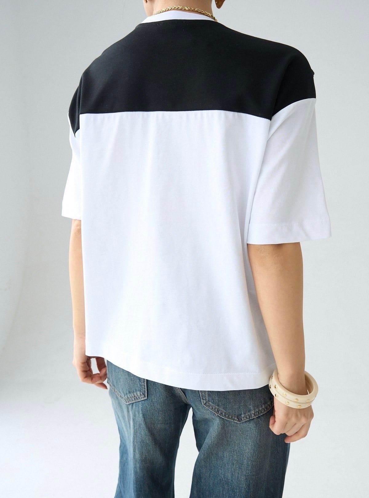 Omuz Şal Bağlama Detaylı T-Shirt