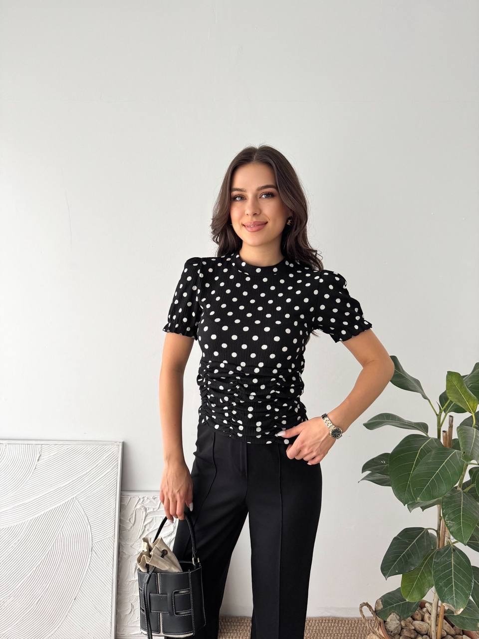 Önü Büzgü Detaylı Puantiyeli Bluz
