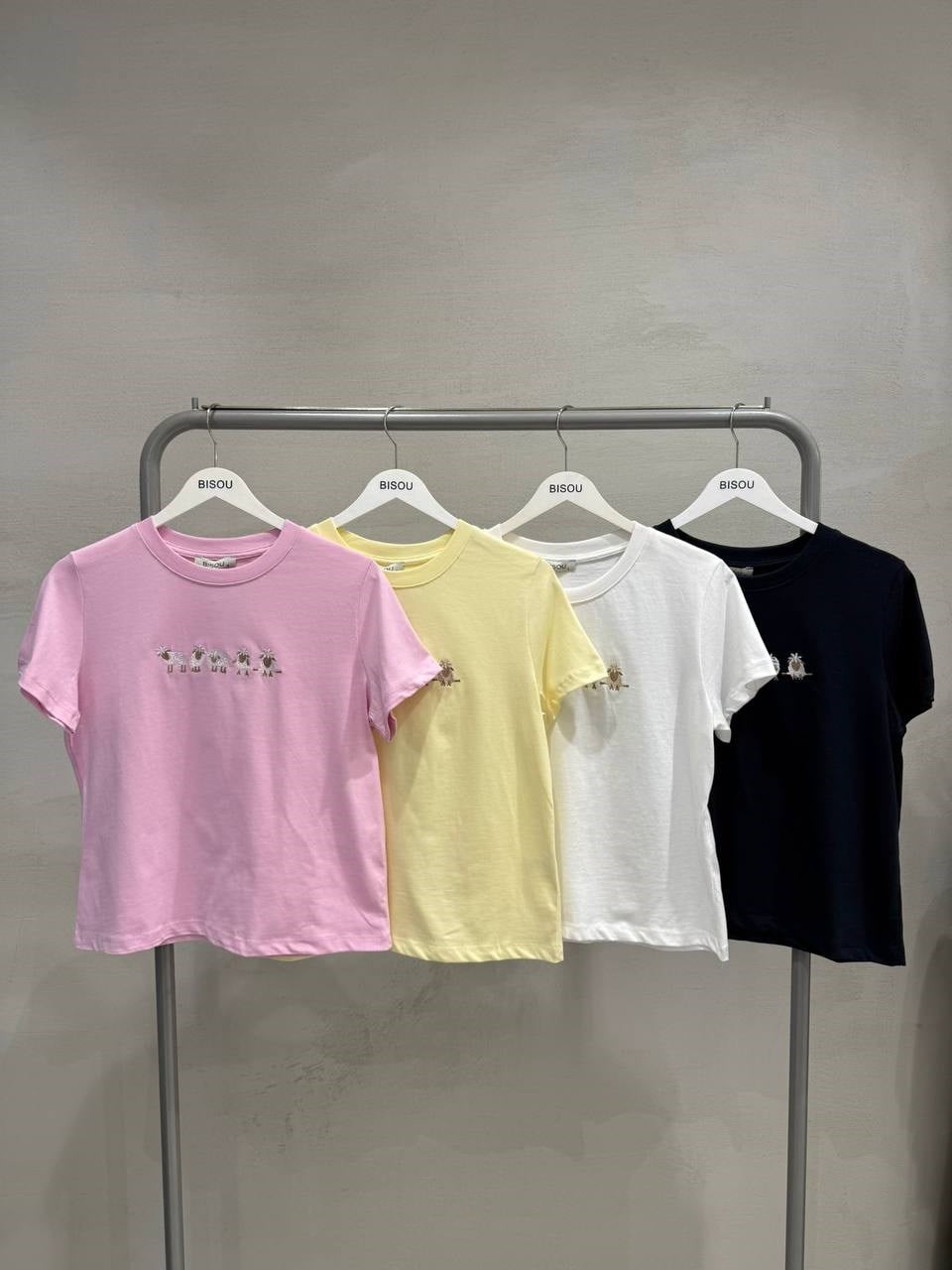 Pembe Kuzu Nakışlı T-Shirt