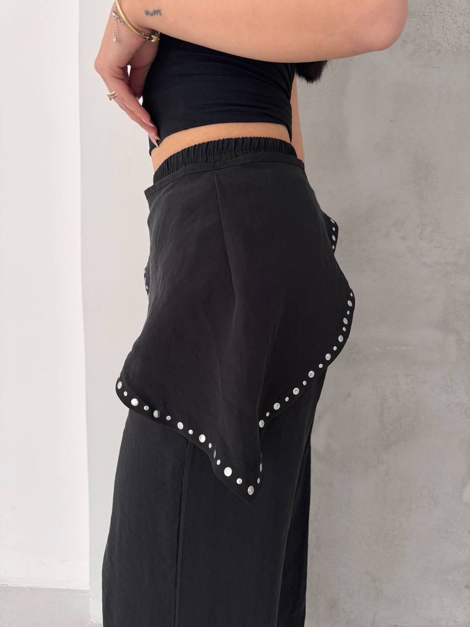 Siyah Fular Bağlama Detaylı Pantolon