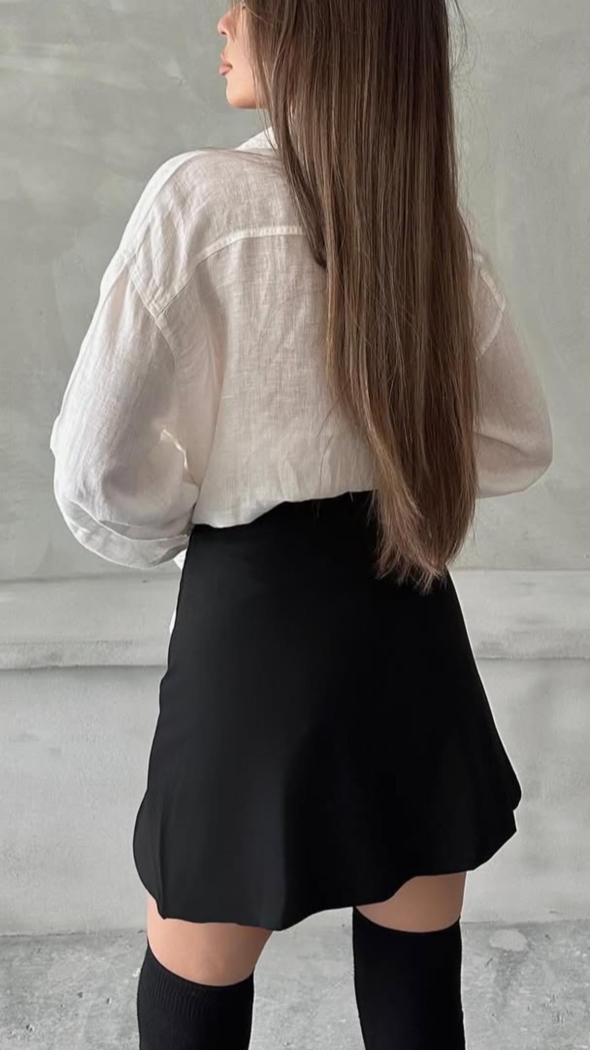 Siyah Yırtmaçlı Şort Etek