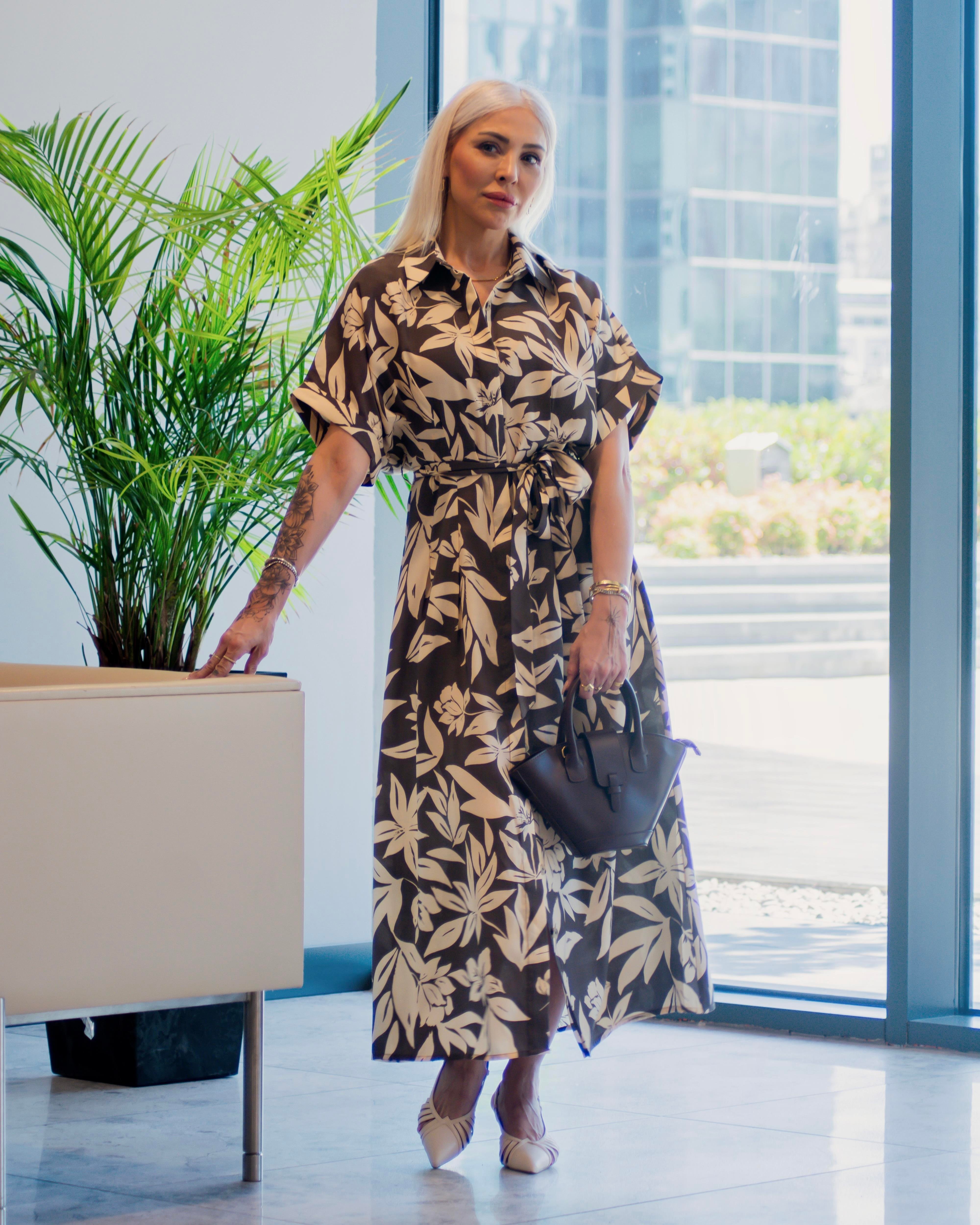 Tropikal Desenli Düğmeli Midi Kloş Elbise