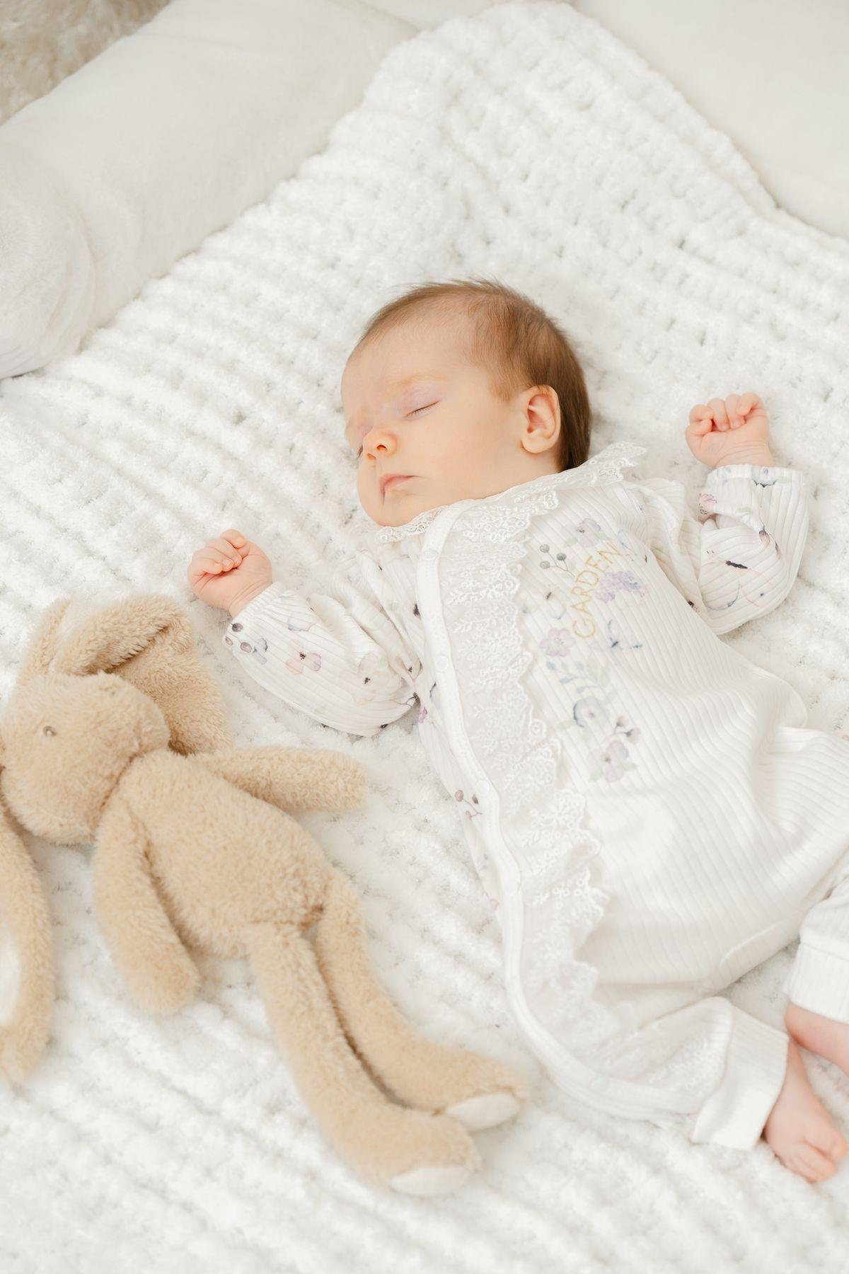 Organik Kumaş Yandan Açmalı Kız Bebek Tulum
