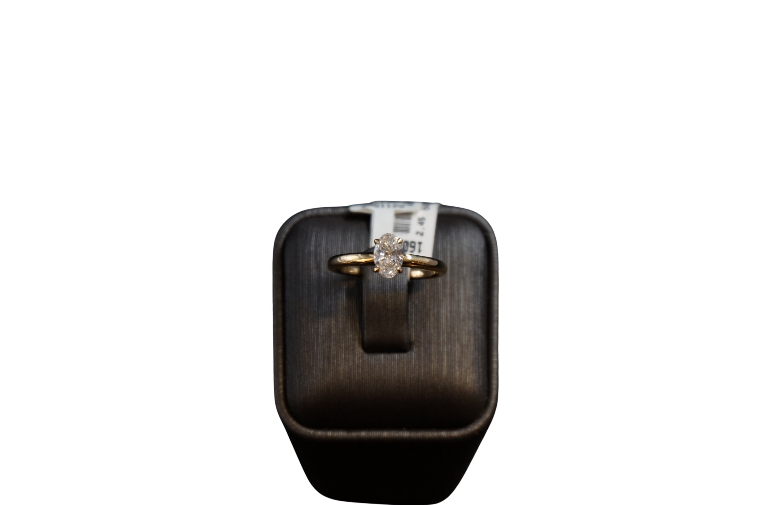 0,61 KARAT OVAL KESİM NARİN PIRLANTA YÜZÜK