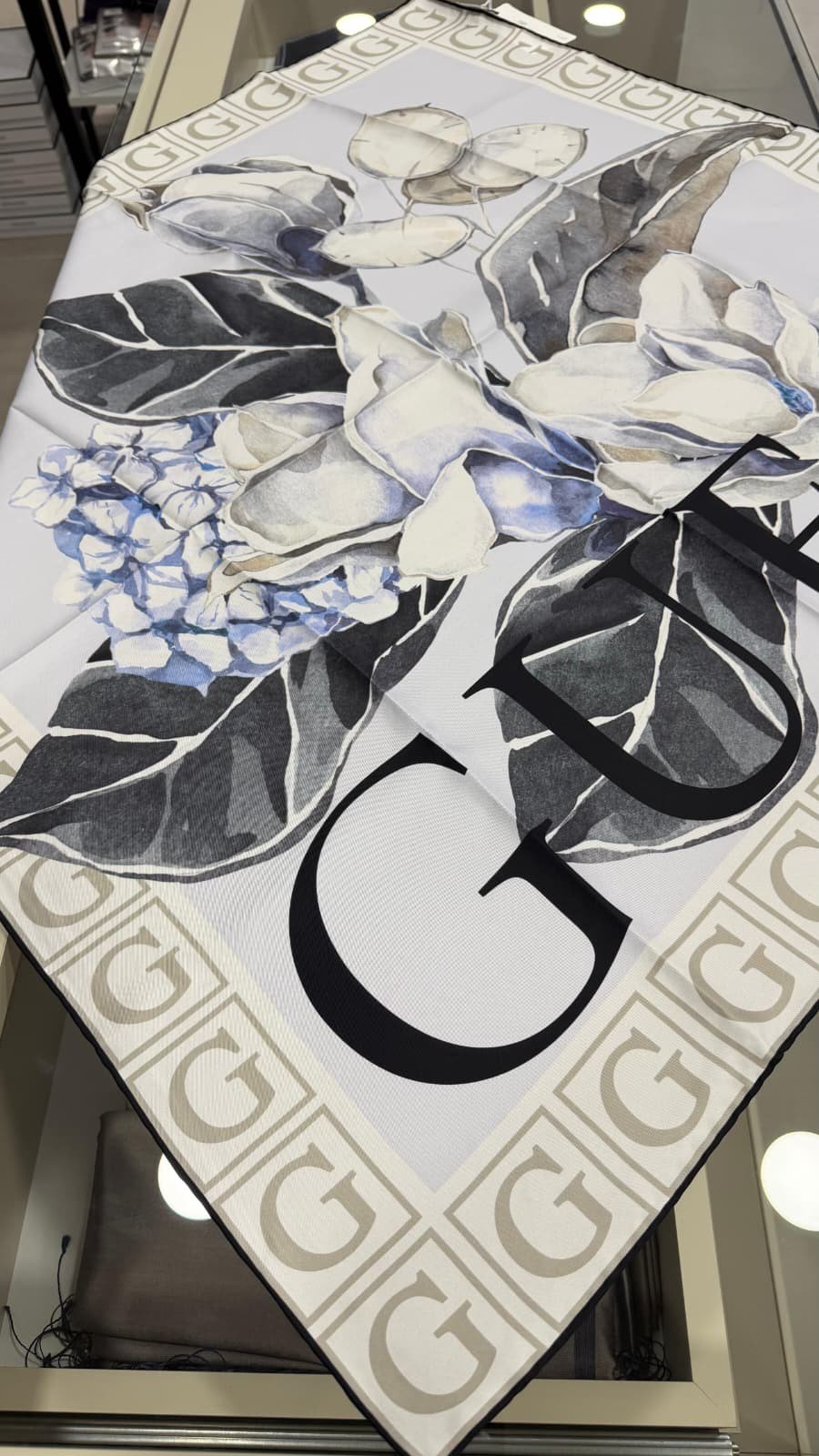 GUESS Twill İpek Eşarp