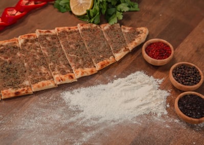 Etli Pide (1 Tek) – Taş Fırından Çıkan Efsane Lezzet!