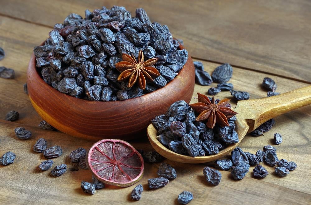 Siyah Kuru Üzüm (1 kg) – Yoğun Aromalı, Doğal Tatlılık