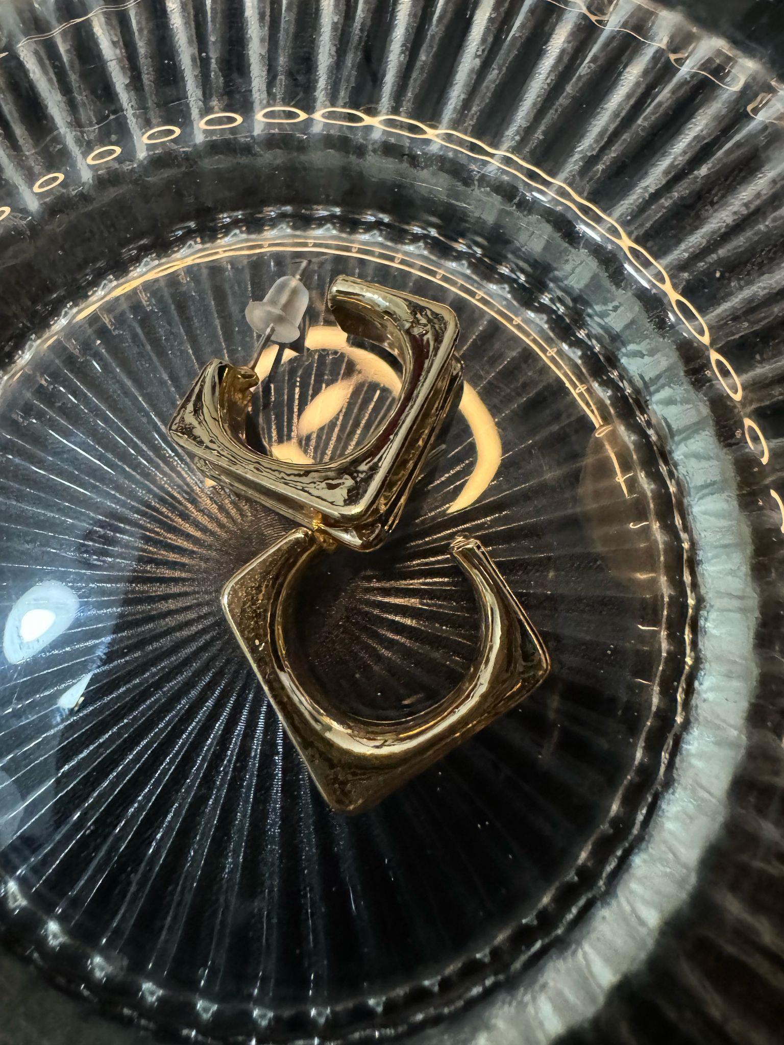 Gold etnik yapılı küpe 