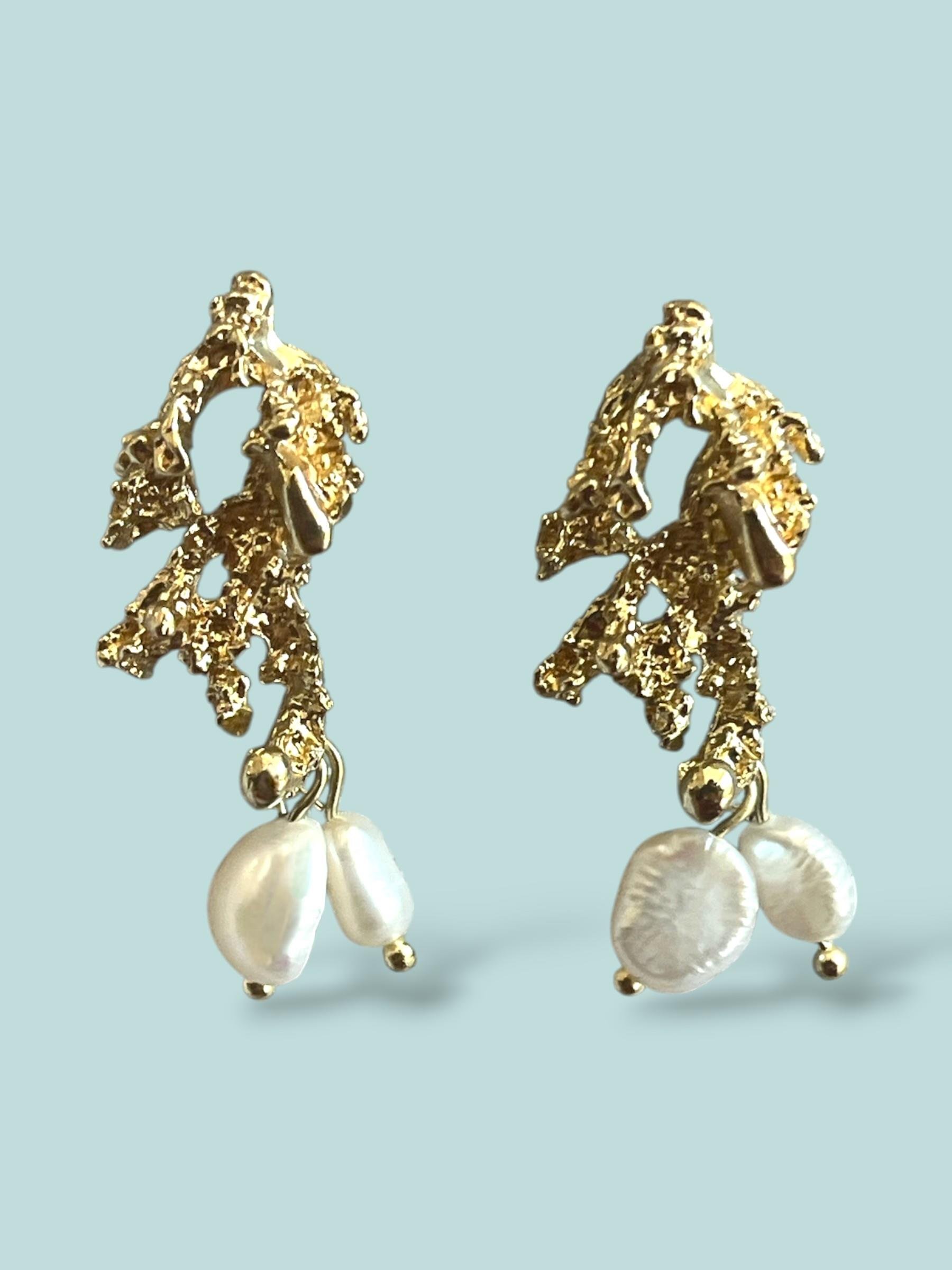 İnci Detaylı Sarkıt Tasarım Gold Küpe