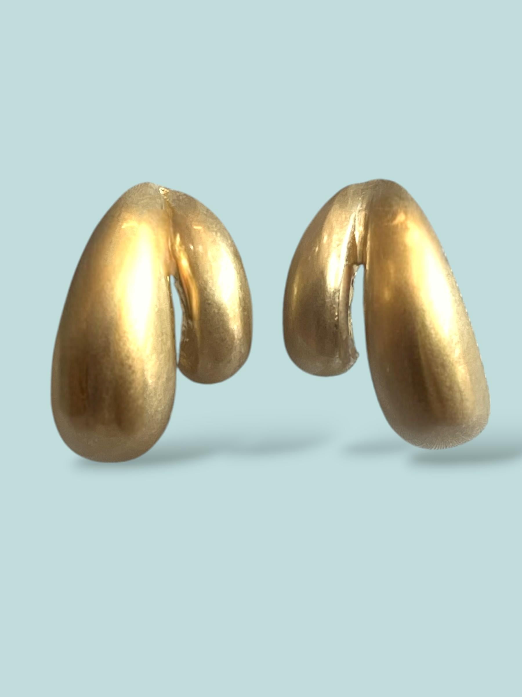 Retro Tasarım Gold Küpe