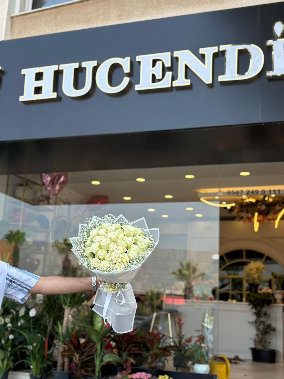 41 Beyaz İthal Gül Buketi