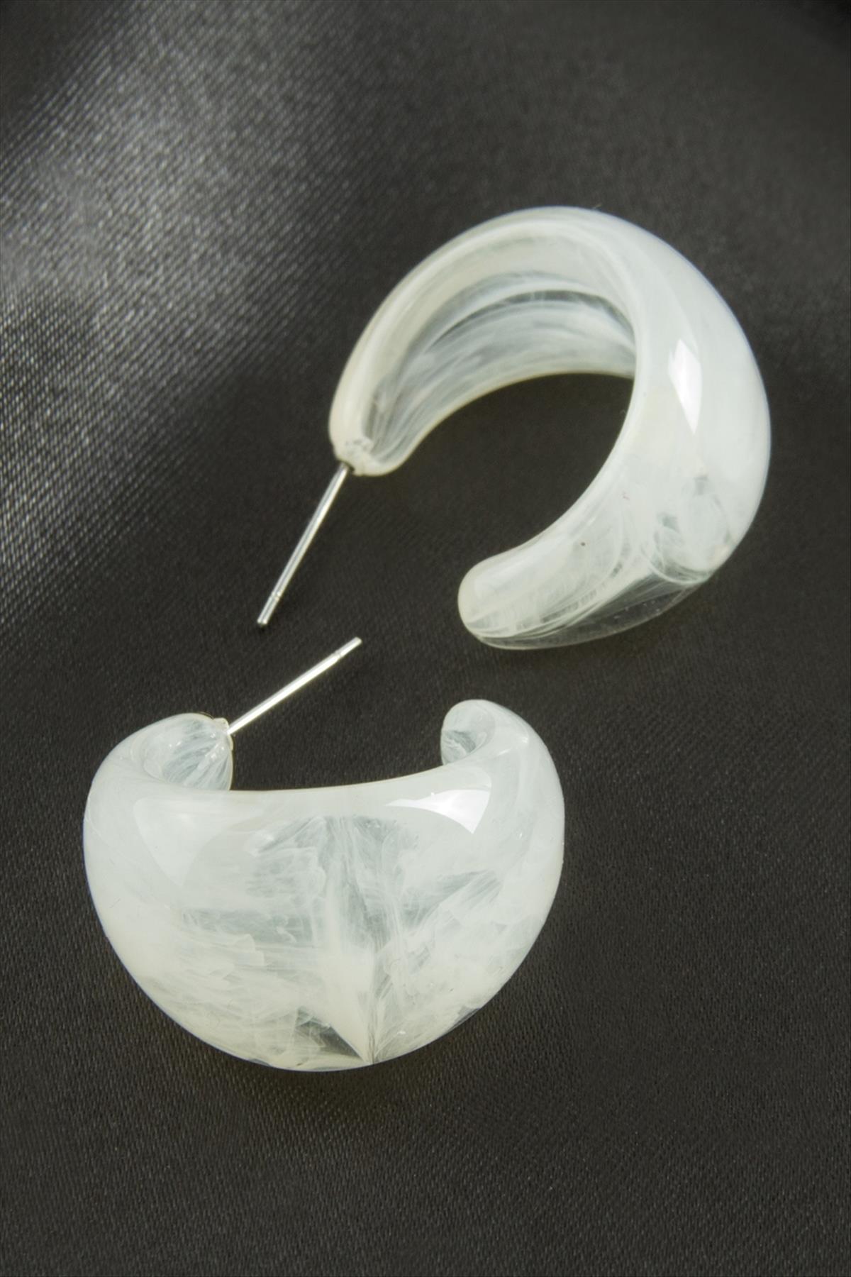 Hilal Plastik Küpe