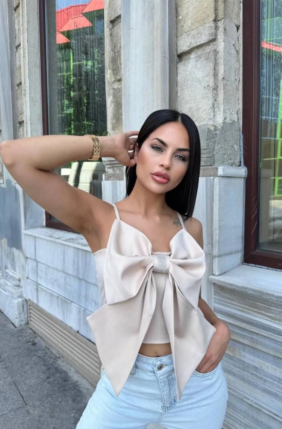 TAŞ DETAYLI FİYONKLU KADIN SATEN CROP BÜSTİYER