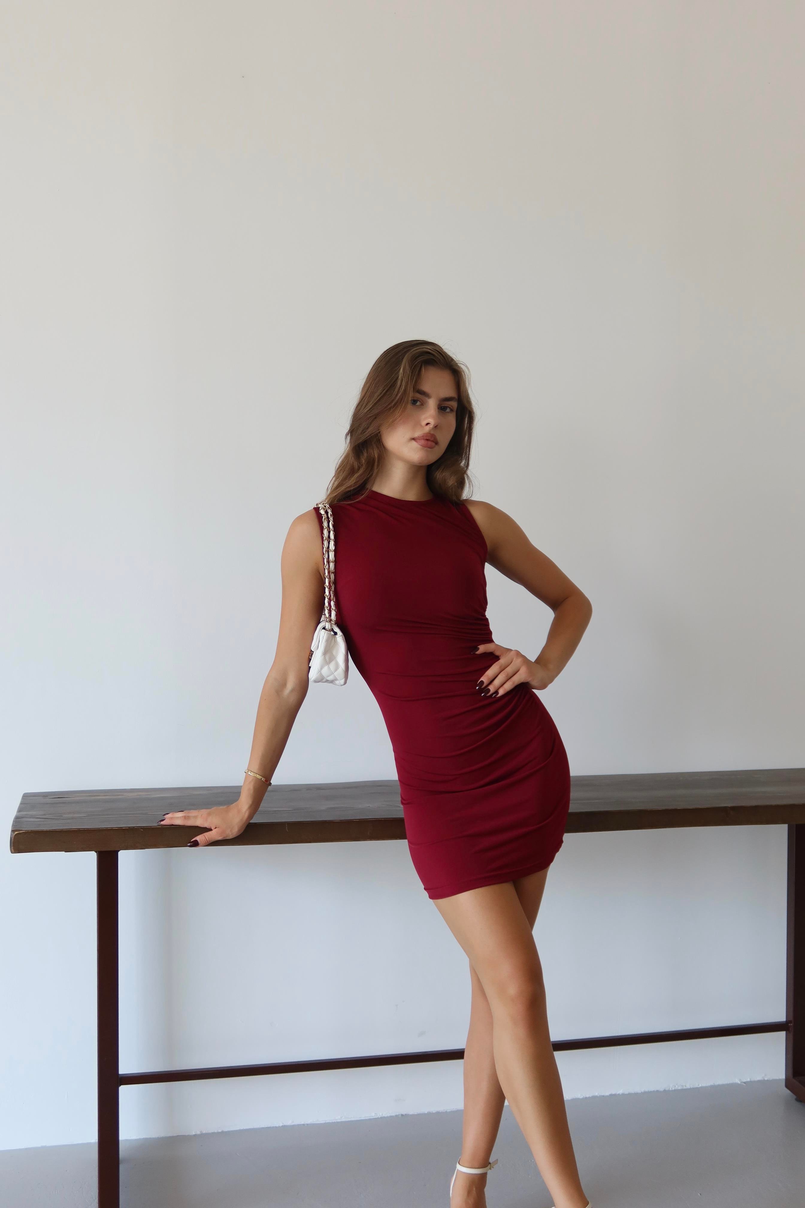 DAİLY KISA DRAPELİ ELBİSE- BORDO