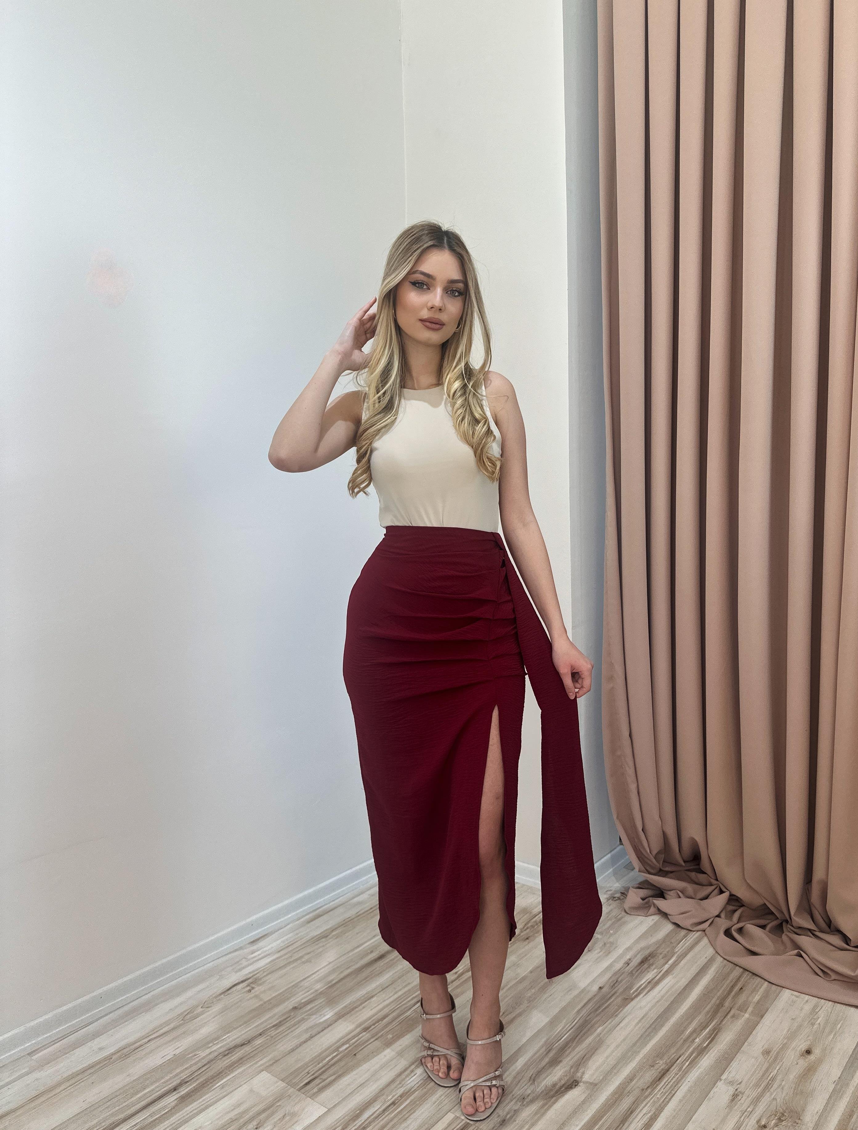 DRAPELİ YIRTMAÇLI KUŞAKLI ETEK BORDO