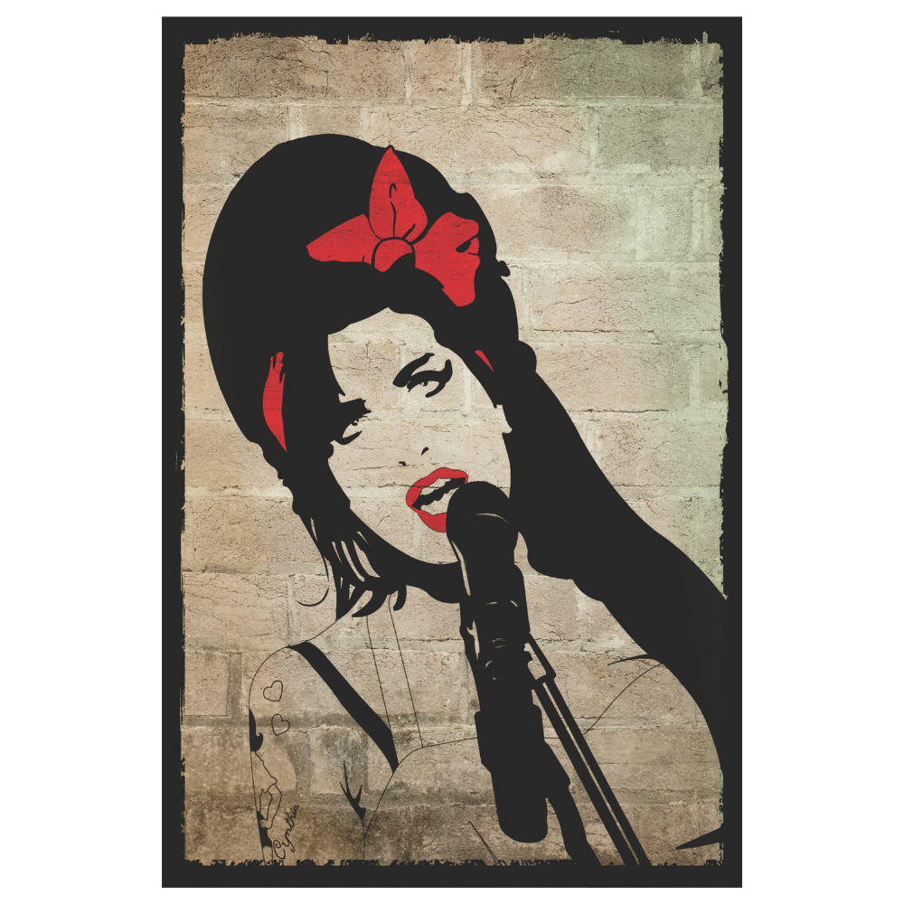 Amy Winehouse Mikrofon Başında Duvar Efektli Retro Ahşap Tablo