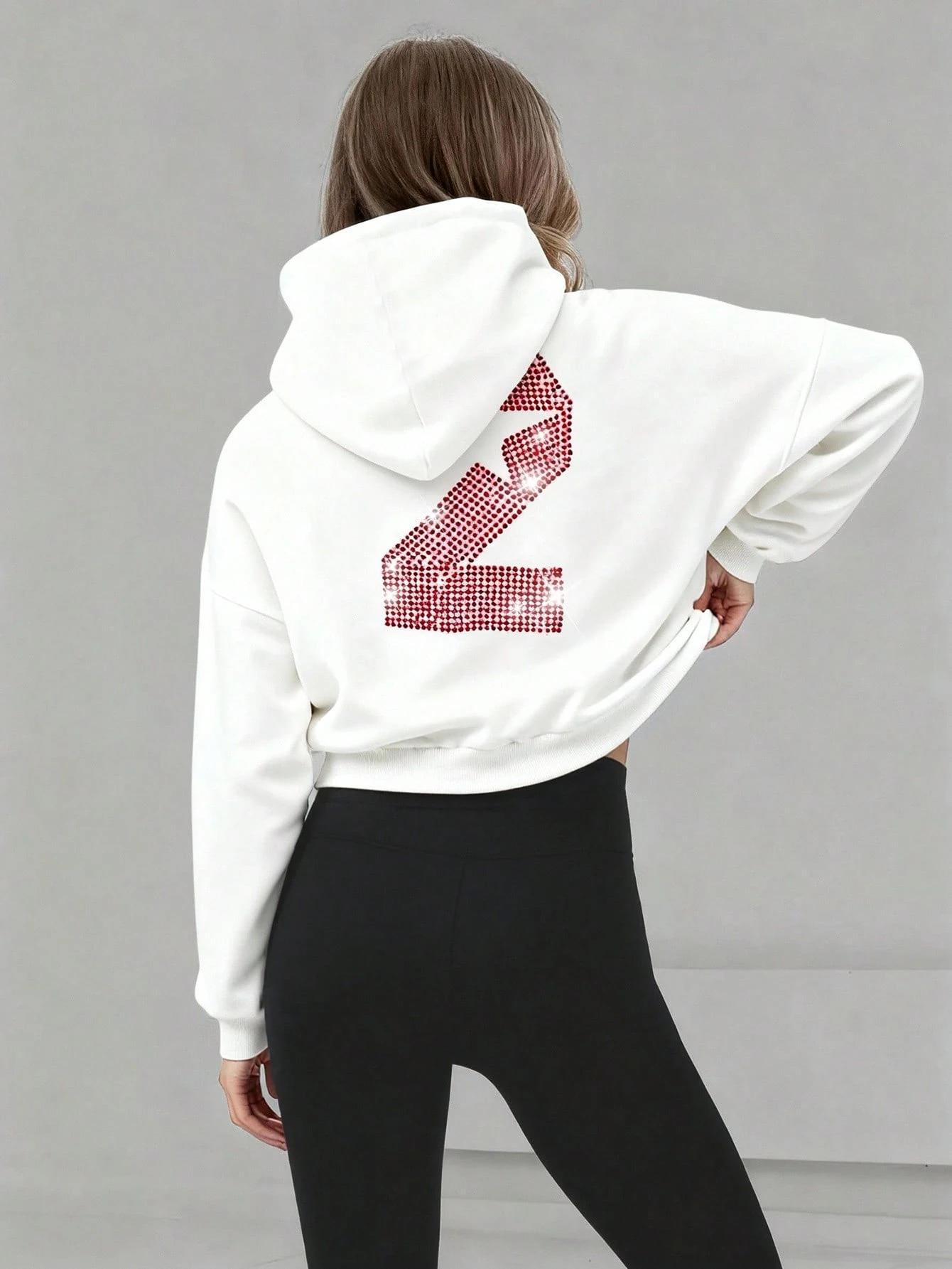 Ekru Bayan Taş Detaylı Kapüşonlu Crop Sweatshirt ve Yüksek Bel Fitilli Tayt Takım – Rahat Spor & Günlük Kombin