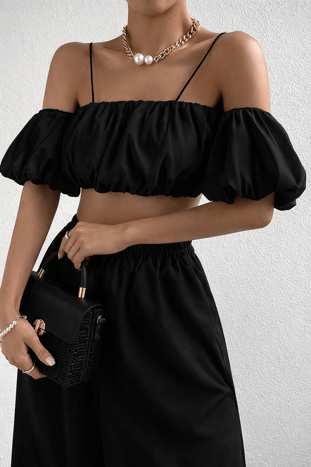 Kadın Siyah Off Shoulder Crop Bluz – Askılı, Lastikli, Kısa Kollu Yazlık Şık Üst